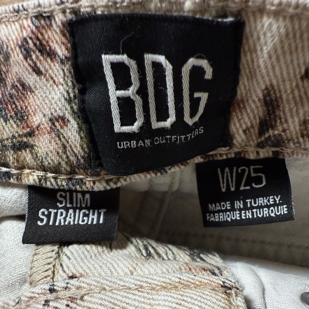 BDG High-Waisted Slim Straight Jean Cream Brown Green Camouflage Print Size 25 - Picture 8 of 8